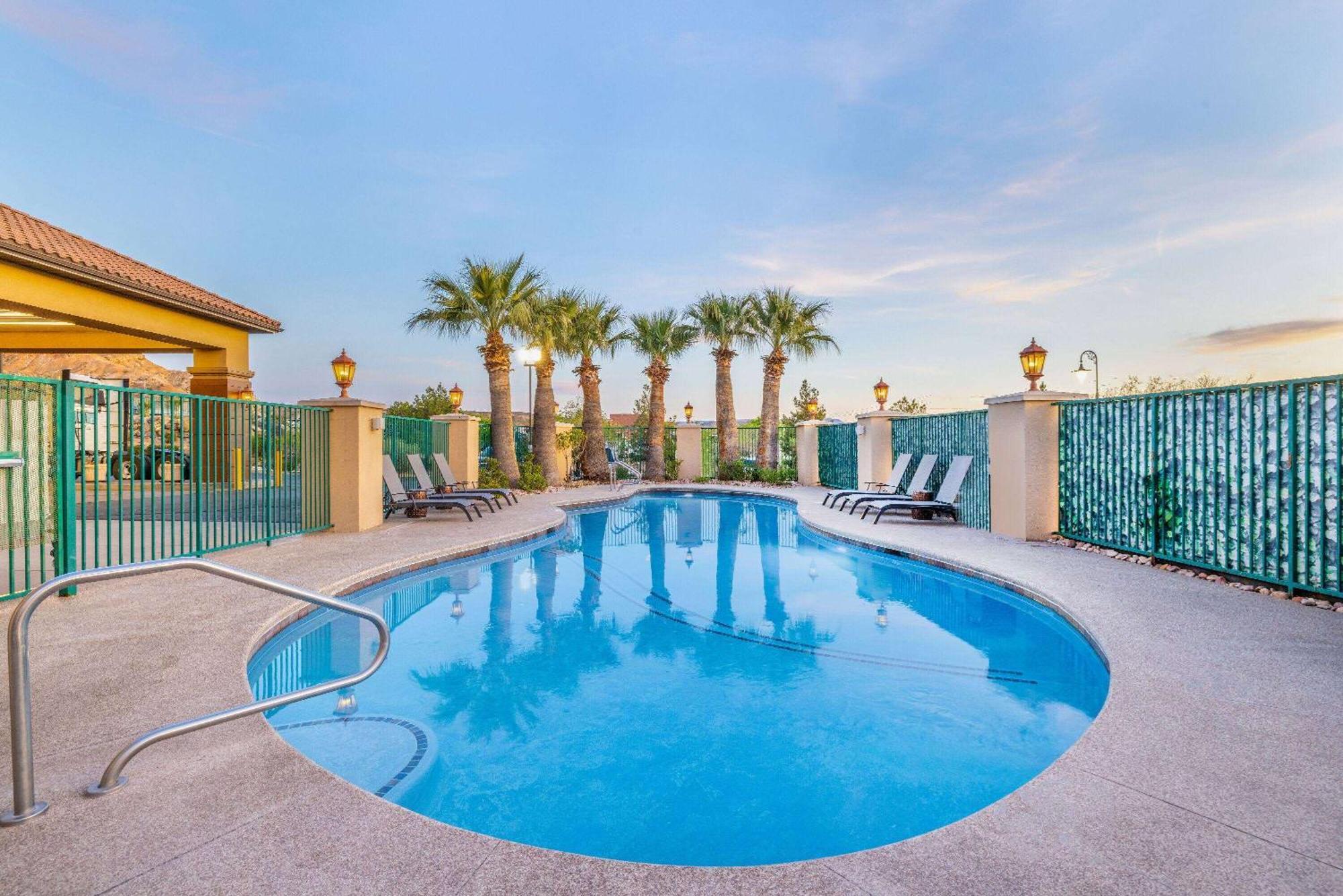 La Quinta By Wyndham St. George Hotel Exterior photo